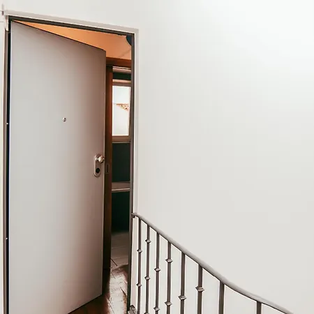 Apartment & Typical By Gt House